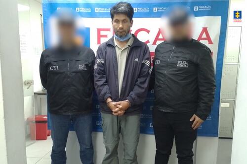 Motorista de transporte escolar preso, acusado de abusar sexualmente de meninas enquanto as levava para a escola