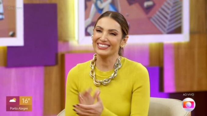 Animada, Patrícia Poeta celebra data comemorativa no Encontro