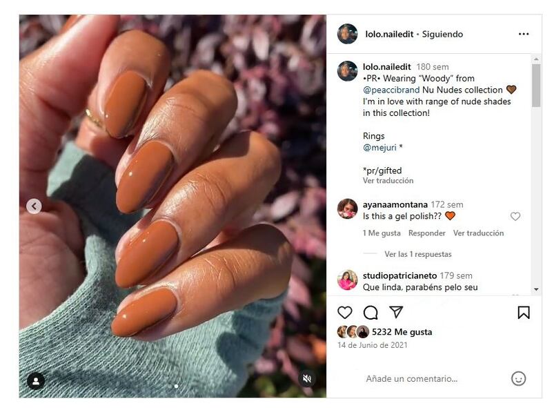 Las uñas 'gingerbread' se inspiran en una de las preparaciones culinarias tradicionales de la Navidad