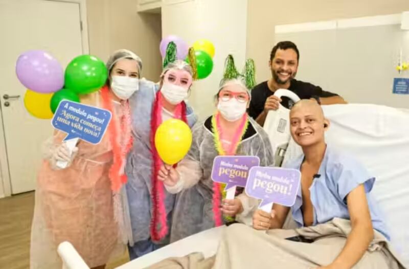Toda a equipe do hospital comemorou com ele essa vitória! – Foto: reprodução/Messias Ferreira