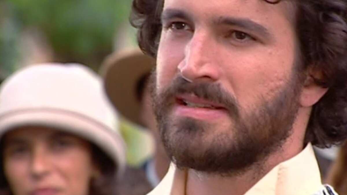 Em "Chocolate com Pimenta", Caco Ciocler interpreta Miguel, um forasteiro que ajuda Ana Francisca (Mariana Ximenes)