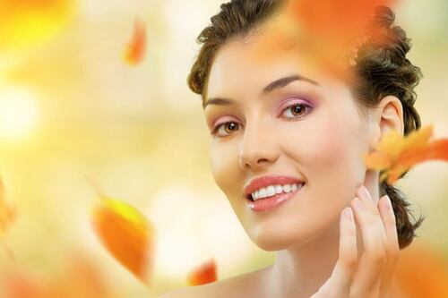 Outono e cuidados com a pele: por que hidratar em até 3 minutos pós-banho?