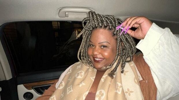 MC Carol posa de lingerie após perder 50 quilos