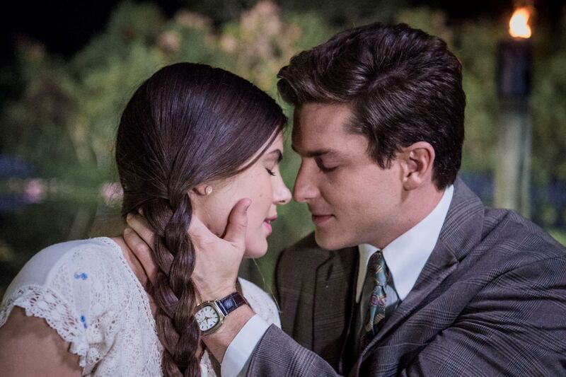 Êta Mundo Bom! - Romeu (Klebber Toledo) e Mafalda (Camila Queiroz)