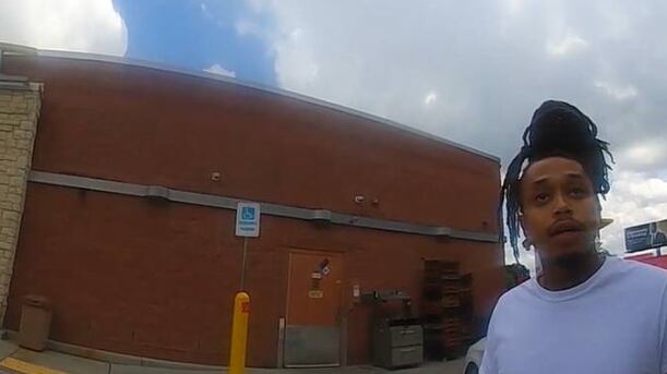 Jovem chama a polícia para reclamar que recebeu batatas fritas mornas em restaurante e acaba preso