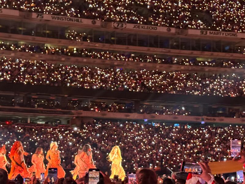 Investigan posible contagio masivo de infecciosa enfermedad en concierto de Shakira en EE. UU.