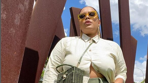 Bora tirar as saias longas do guarda-roupas neste inverno?
Foto: @larobertita