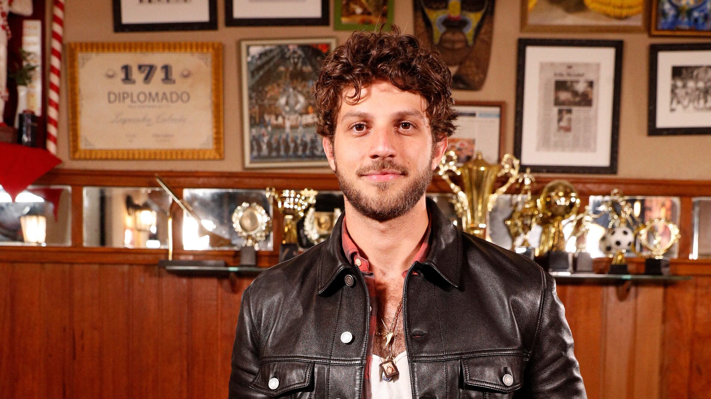 Antes da Globo, Chay Suede fez parte do elenco de "Rebelde", na Record TV