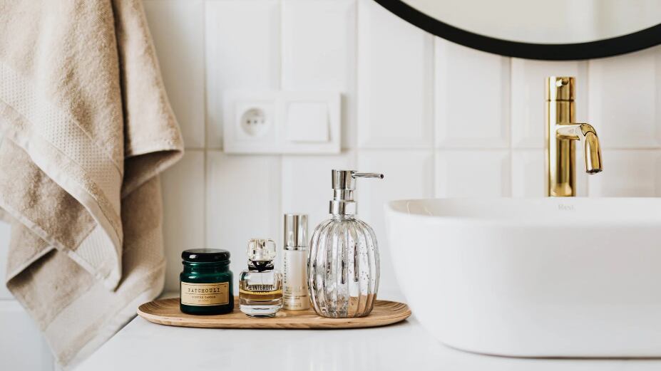 Misturinha caseira com item ‘secreto’ para eliminar o lodo do rejunte do banheiro