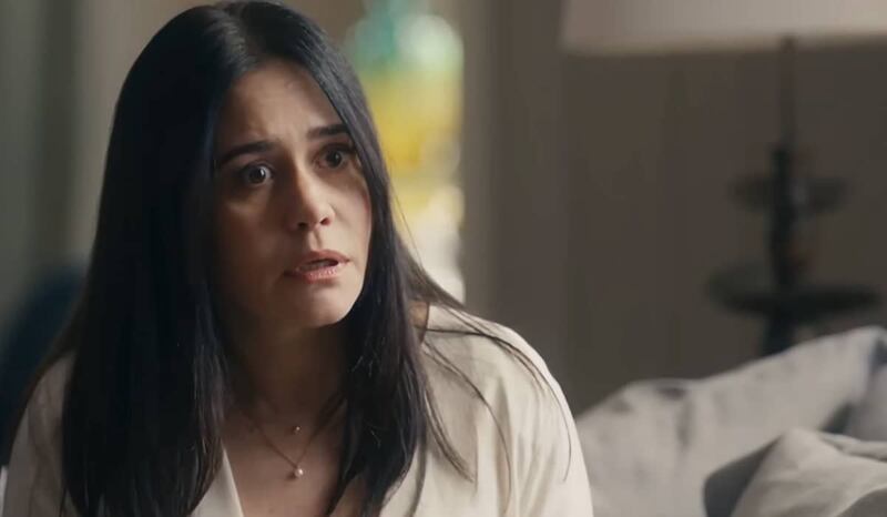 Guida (Alessandra Negrini) fica na miséria em “Travessia”