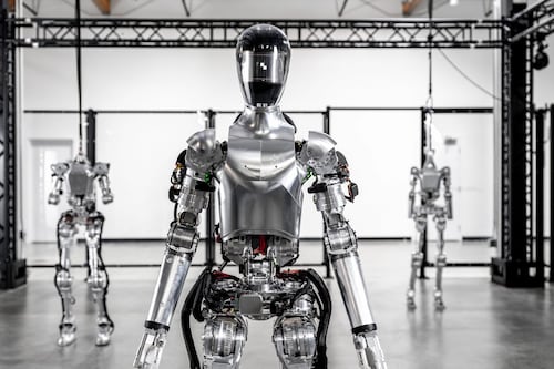Os robôs estão constantemente caindo, o que é muito importante para o seu desenvolvimento, de acordo com especialistas