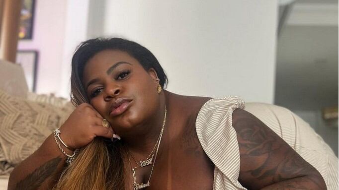 Jojo Todynho reclama de arranhão em carro