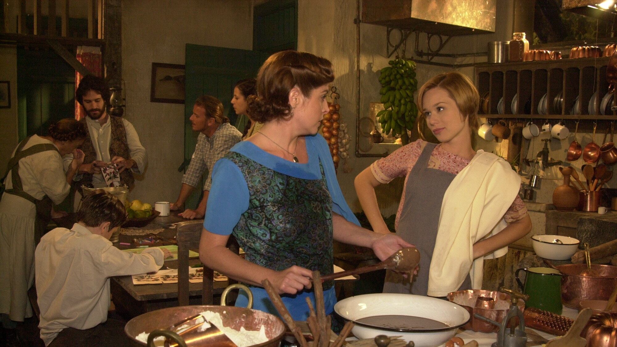 Em Chocolate com Pimenta, Ana (Mariana Ximenes) e Márcia (Drica Moraes) investem em bombons afrodisíacos