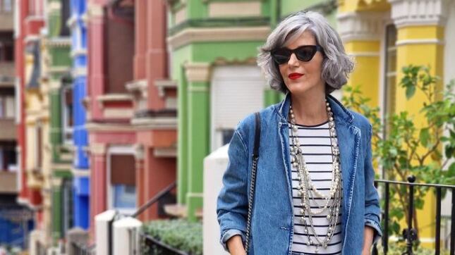 Confira as principais dicas para arrasar com jeans após os 50.
Foto: @carmen_gimeno