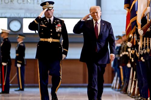 “Que elegante e lindo!”: Foi assim que o filho de Trump mudou e recebeu elogios na posse do pai