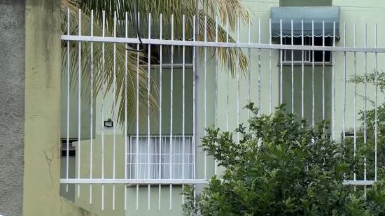 Vizinhos relataram que a menina sofre de transtornos psiquiátricos e estava muito alterada