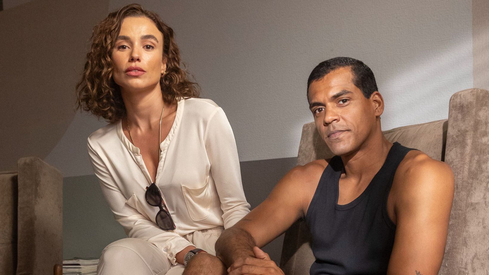 Sem romance com José Bento (Marcello Melo Jr), Kika (Juliane Araújo) fica esquecida em Renascer