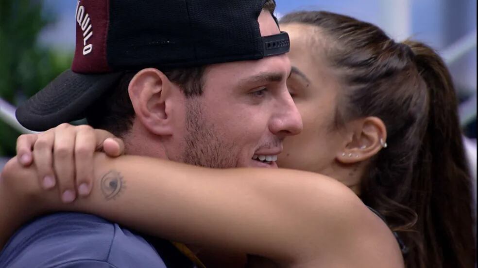 Casal agitou o edredom