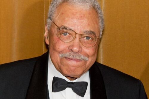 Morre o ator James Earl Jones, que deu voz a Darth Vader