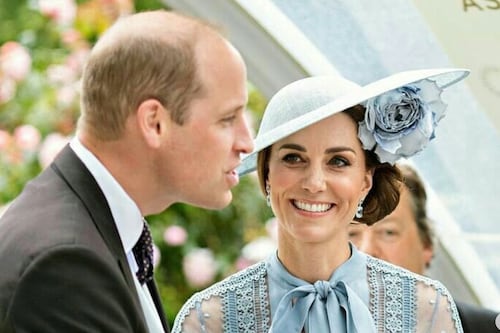 ‘The Crown’: recriará cena icônica do dia que William cai de amores por Kate Middleton desfilando