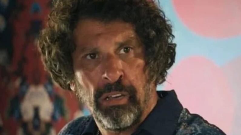 Osmar arma farsa de atentado e engana rival em 'Volta por Cima'