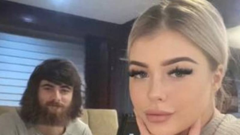 Jovem se apaixona e casa com morador de rua