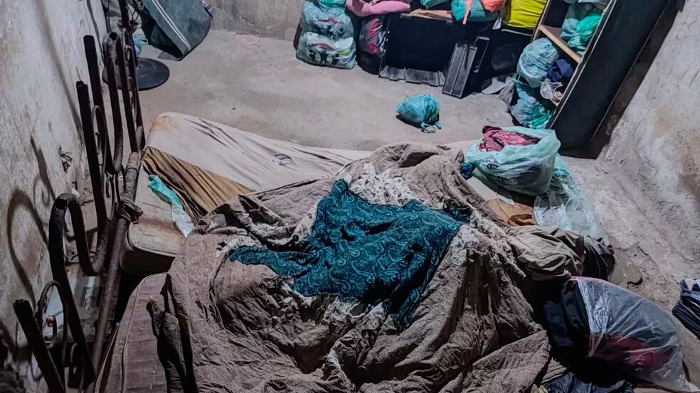 Local onde vivia a família presa em cárcere privado, no Rio