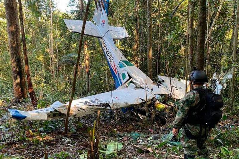 Avião que caiu com a crianças na selva colombiana