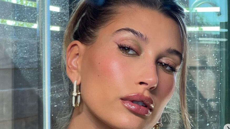 Nesta tendência, a pele não tem obrigação de parecer perfeita, mas deve parecer bem nutrida.