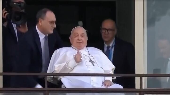 Pontífice teve algumas sequelas e seguirá acompanhamento em casa.