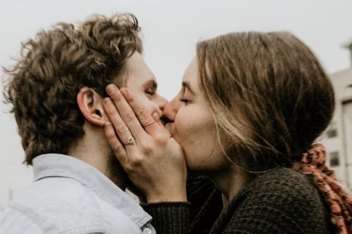 A ciência confirma: beijar tem múltiplos benefícios para a saúde
