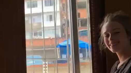 Jovem visita RJ no Ano Novo e se surpreende com a vista da favela.