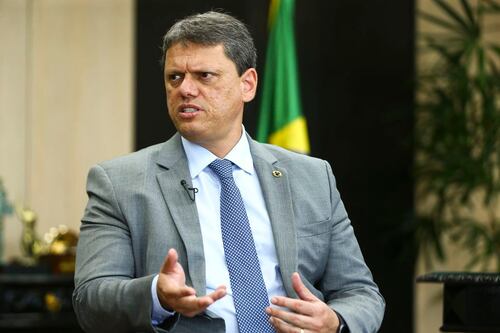 “Ninguém acredita, mas não sou candidato a presidente”, diz Tarcísio