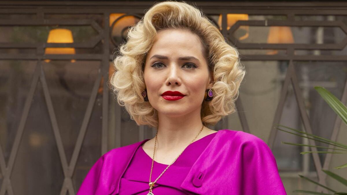 Garota do Momento - Zélia (Letícia Colin)