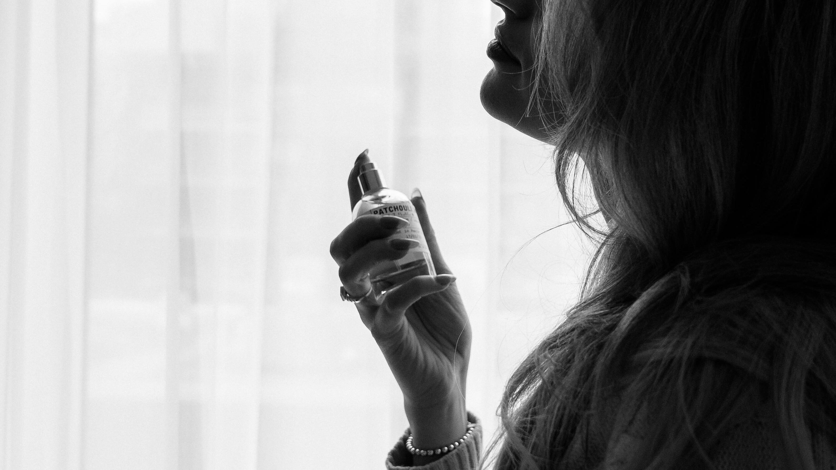 Perfumes femininos para você utilizar e se sentir UM MULHERÃO, poderosa e rica!