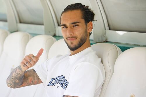 Jogador de futebol sofre segundo ataque cardíaco no meio de partida