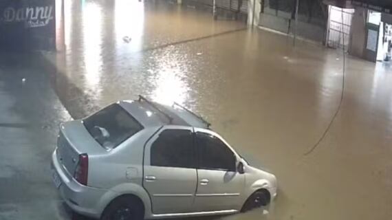 Tempestade causa destruição, desmoronamentos e paralisação de transporte público em São Paulo