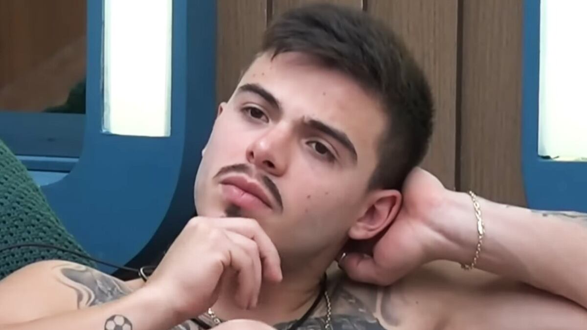 Em "A Fazenda 14", Thomaz Costa tem crise de ansiedade e preocupa familiares e fãs