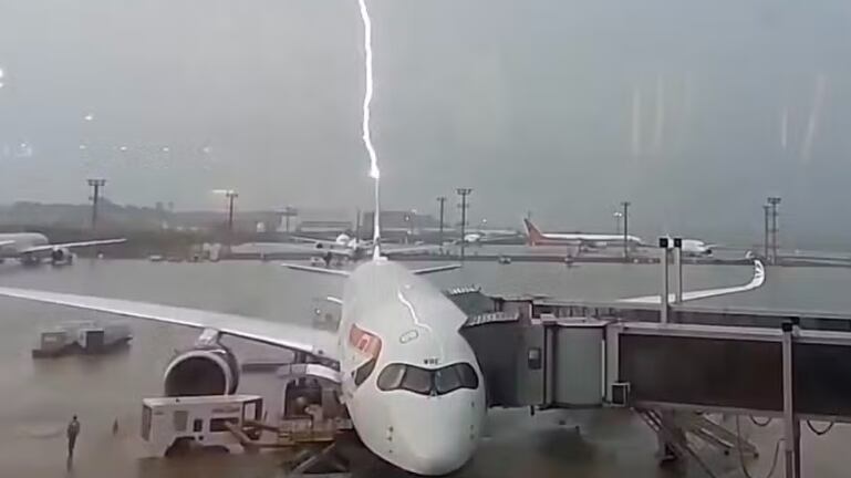 Voo registrou atraso após incidente, mas ninguém ficou ferido.