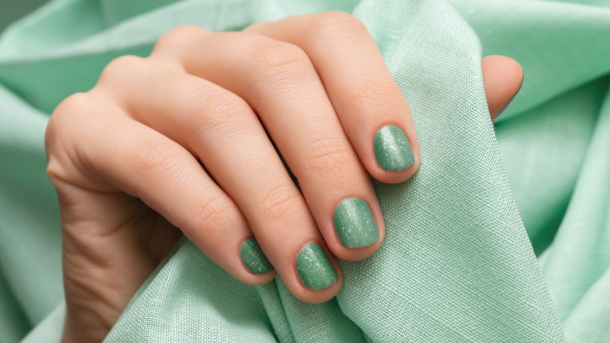Uñas color ‘matcha’, la obsesión de la temporada que está causando furor en los salones: así se lleva
