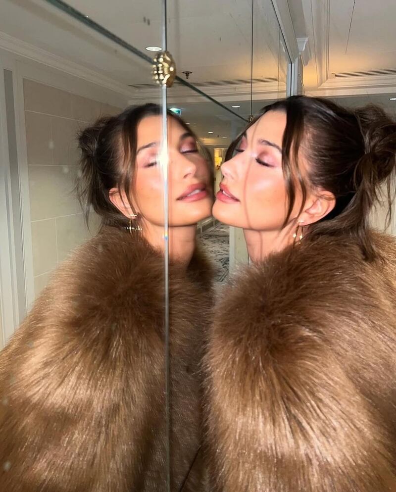 ¿Cómo es el glossy chesnut y a quién favorece?