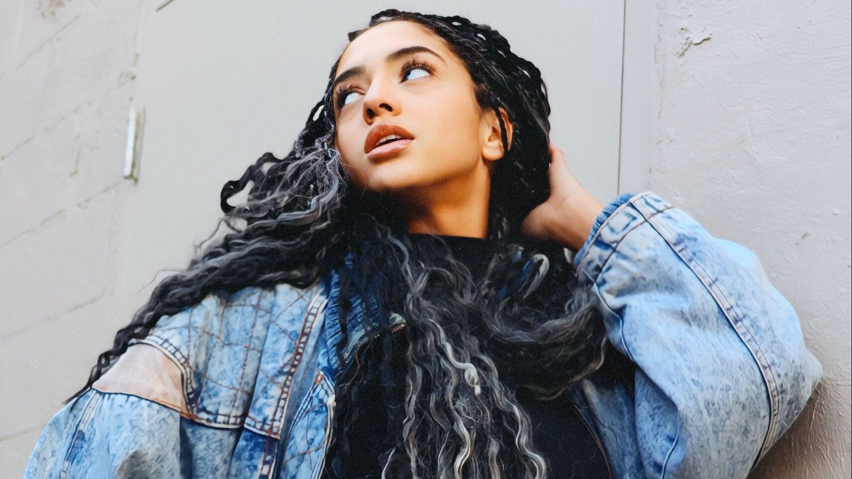 A calça cintura alta é uma peça atemporal indispensável.