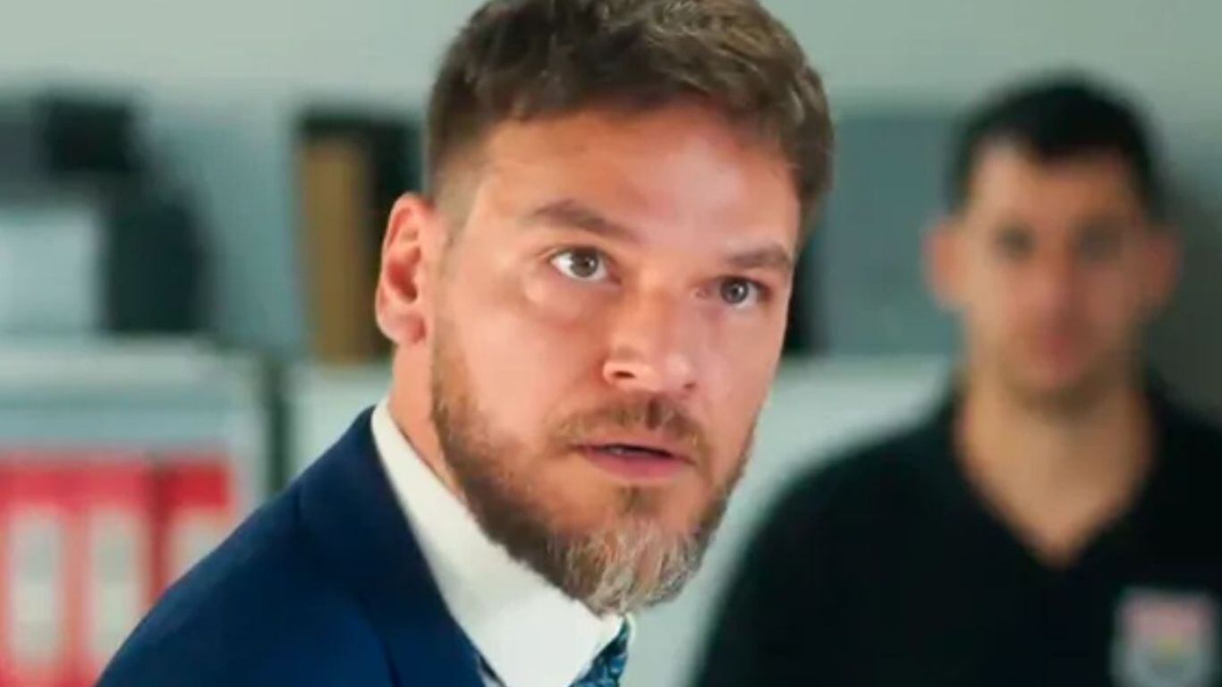 Vai na Fé: Mais desequilibrado, Theo invade a casa de Lumiar