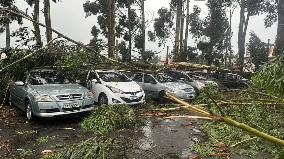 Houve sete mortes e ainda há regiões sem energia