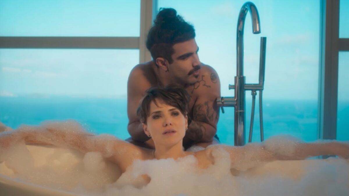 Cena de sexo com Caio Castro e Letícia Collin foi uma das mais comentadas de "Todas as Flores"