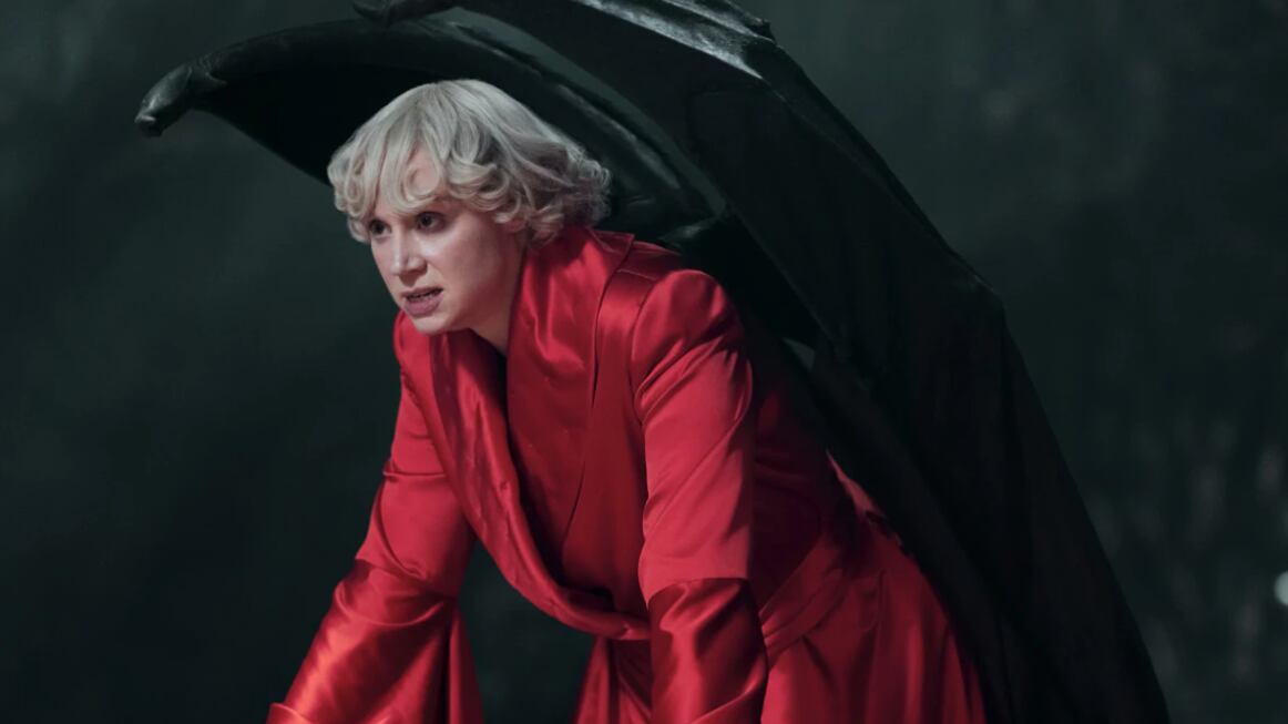 Em ‘The Sandman’, Dream enfrenta vários de inimigos, desde o Corinthian devorador de olhos até seus irmãos Despair e Desire. Depois, há Lúcifer, interpretado por Gwendoline Christie, que se divertiu muito enfrentando o protagonista.