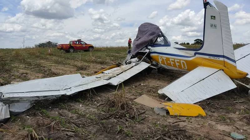 Avião cai em Minas Gerais