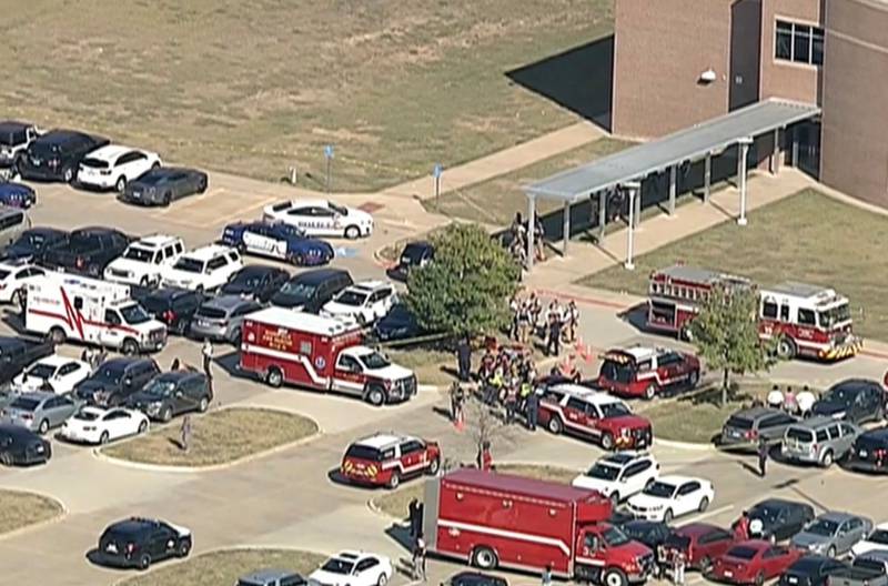 Atirador abre fogo em escola no Texas