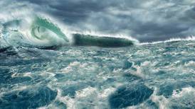 A história do tsunami que decidiu uma guerra na Grécia antiga