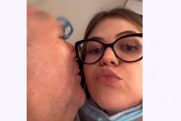 “Vou chorar!”: filha de Mingau se emociona ao ser beijada pelo pai